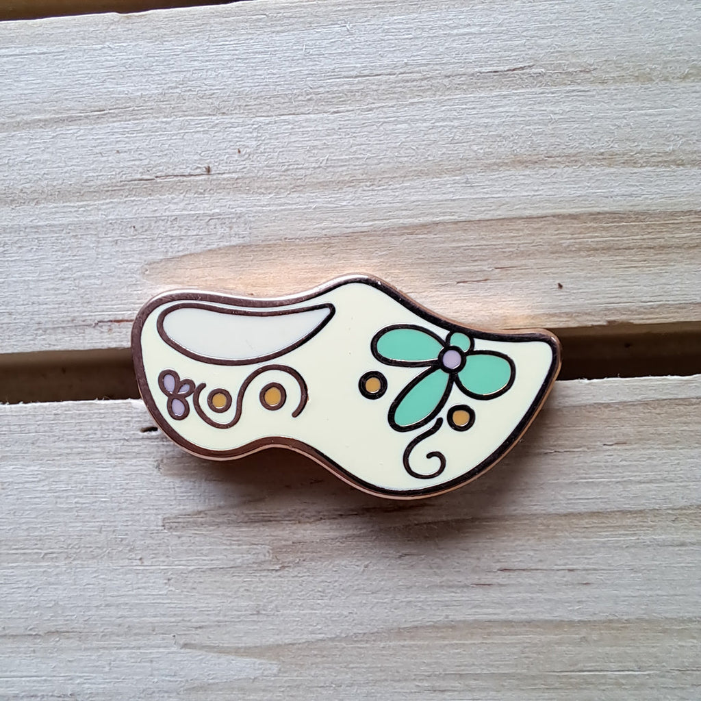 Clog pin + bookmark