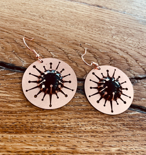 Round earrings with stones