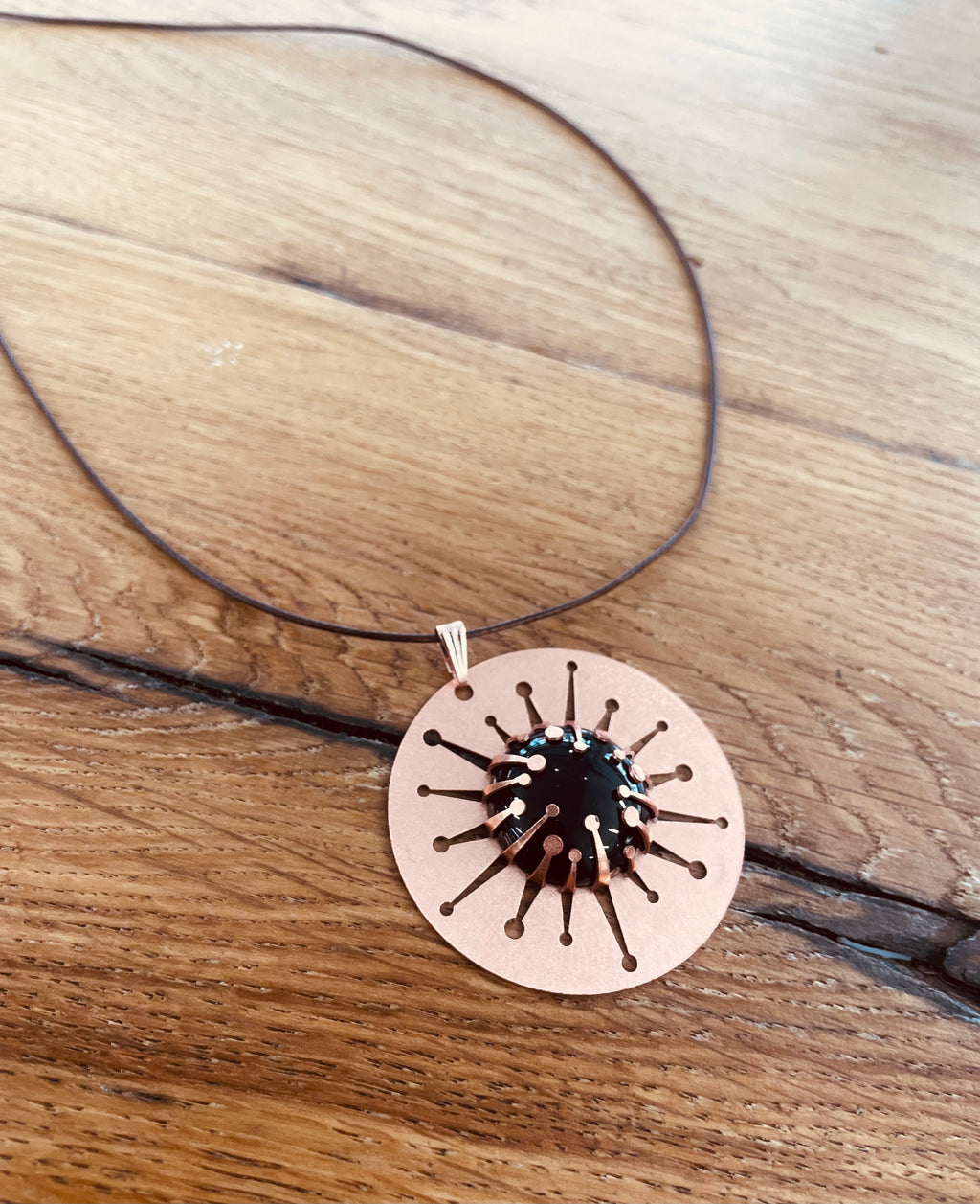 Round copper necklace with a stone