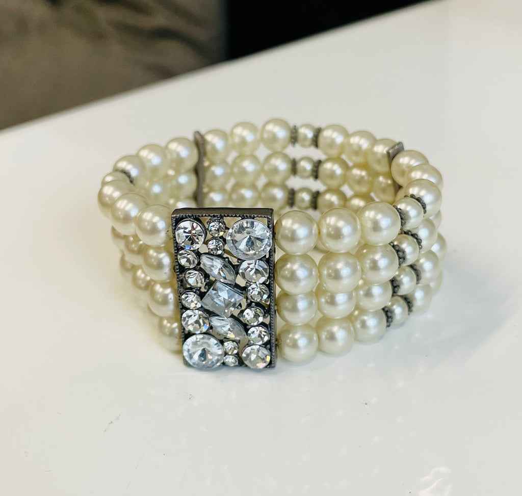 Voila - 2 or 4 row pearl bracelet
