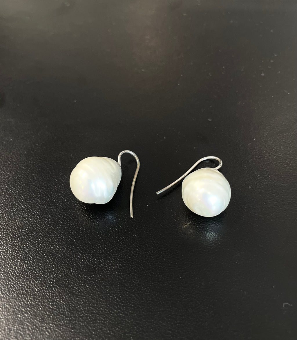 Pearl Baroque white hang - Vintage earrings 03