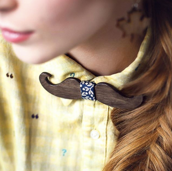 Moustache wooden bow-ties (various colours)