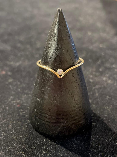 NOWN Chevron (pointy) stacking ring with zirkonia